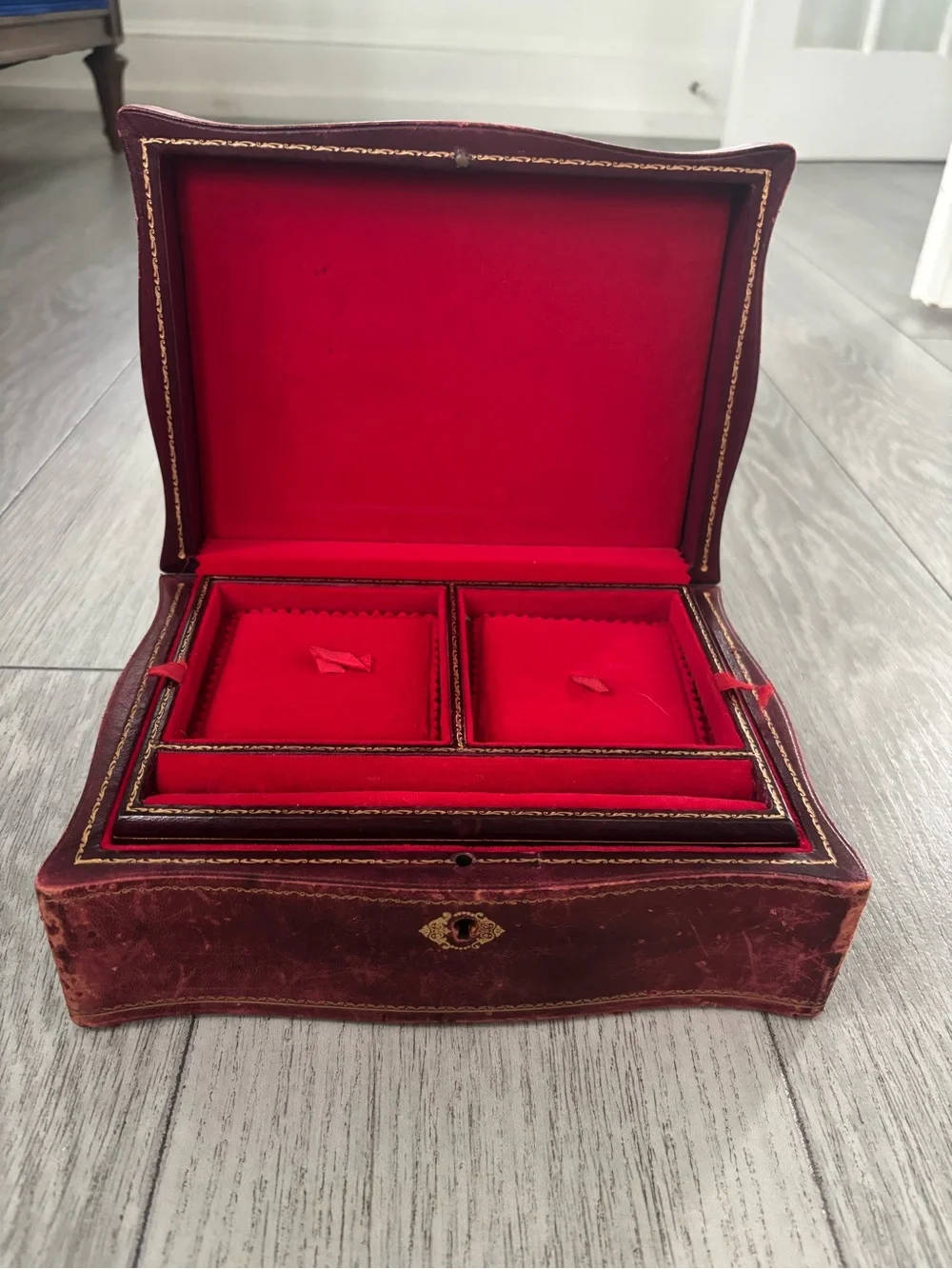 Rare Italian vintage mid century jewelry box. Leather and wood and velvet.